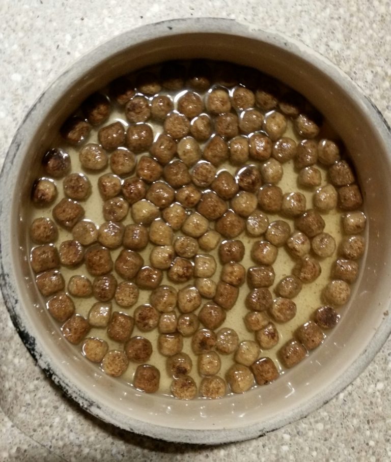 How to make dry dog food seem like canned at home -with no effort